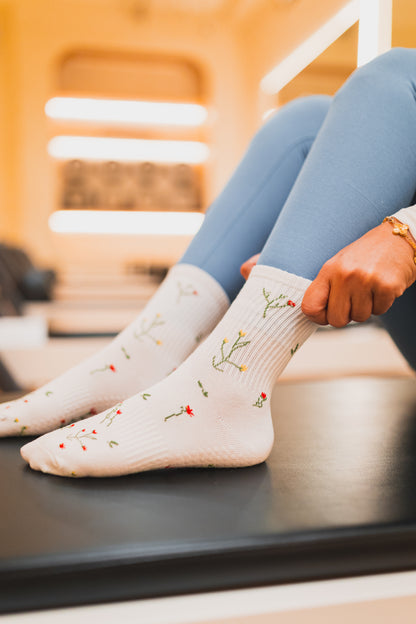 Mouv Grip Socks Signature Style